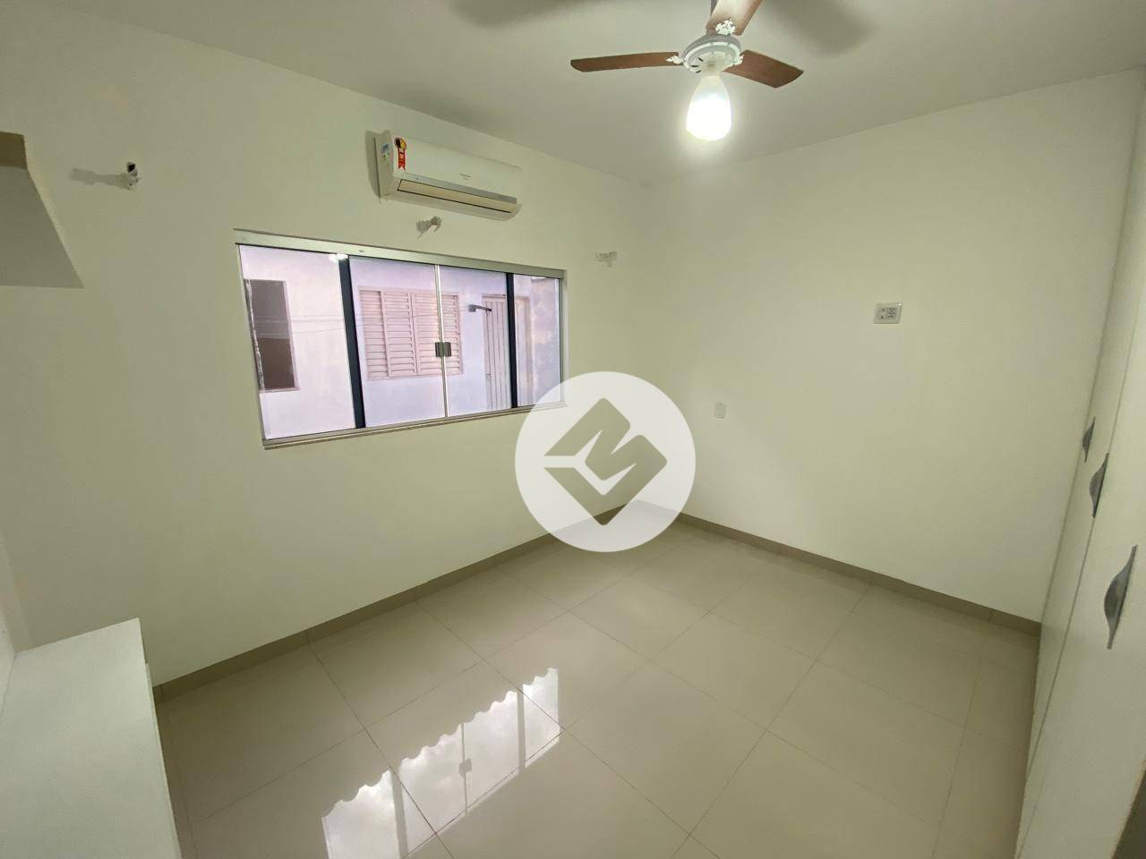 Casa para alugar com 4 quartos, 350m² - Foto 13