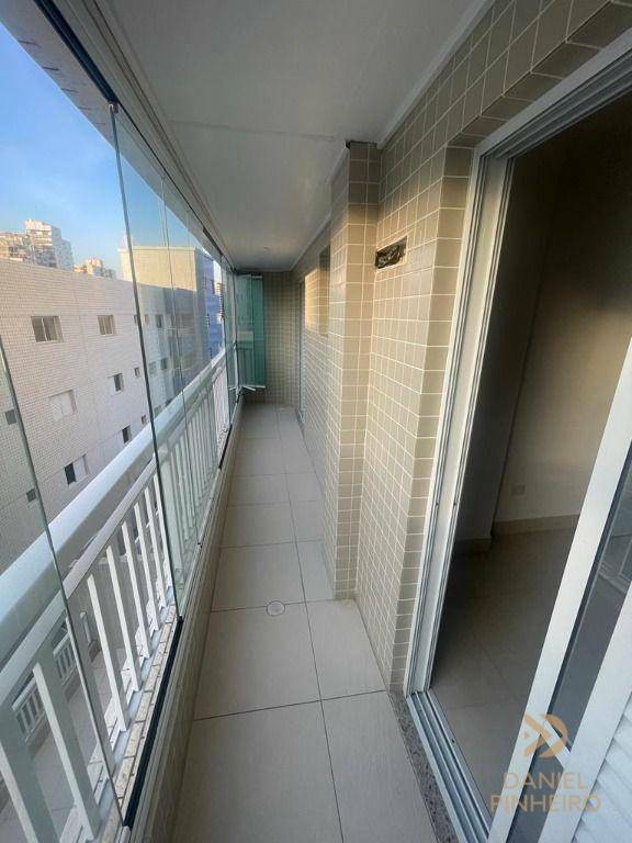 Apartamento à venda com 3 quartos, 123m² - Foto 2