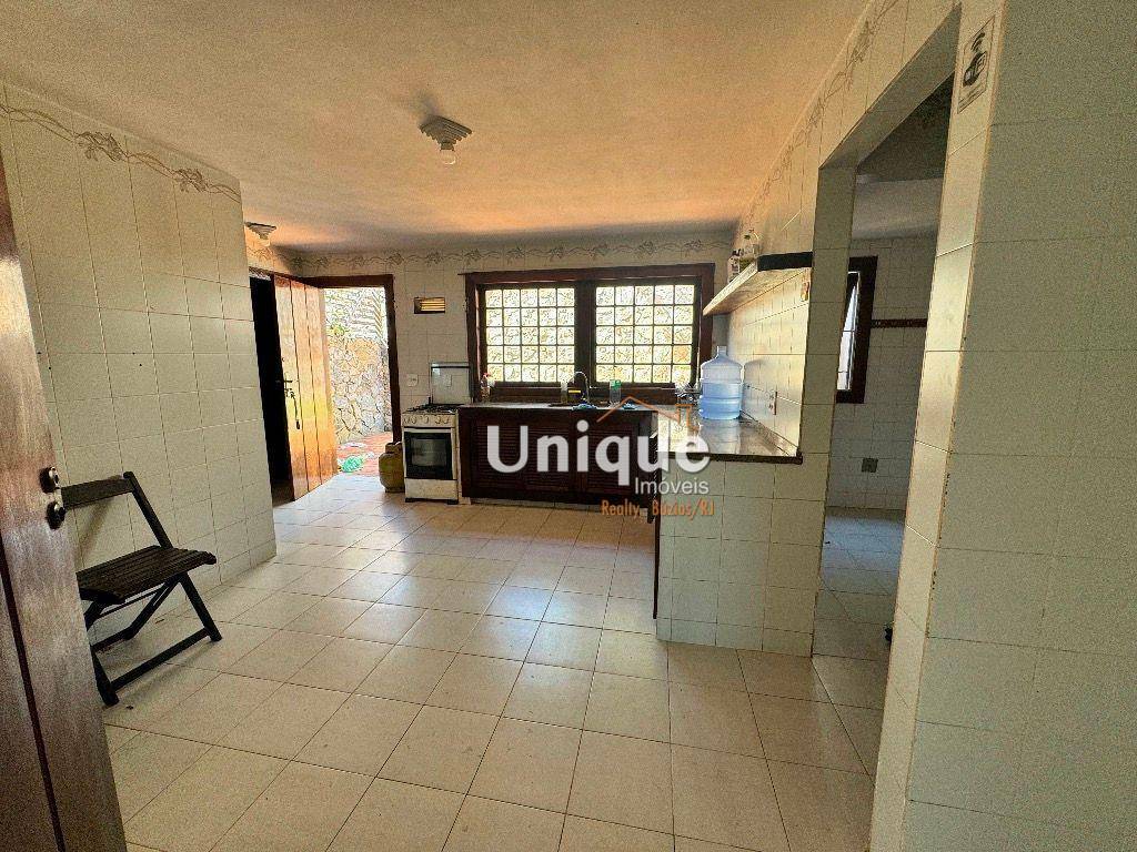 Casa para alugar com 5 quartos, 330m² - Foto 14