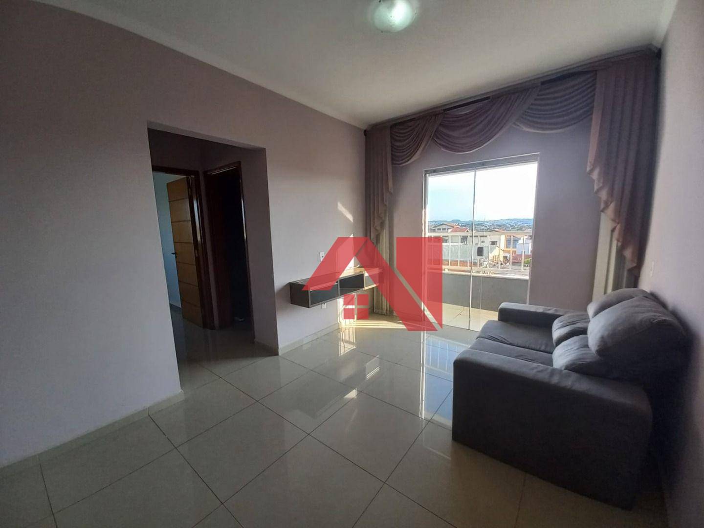 Apartamento à venda com 2 quartos, 68m² - Foto 2