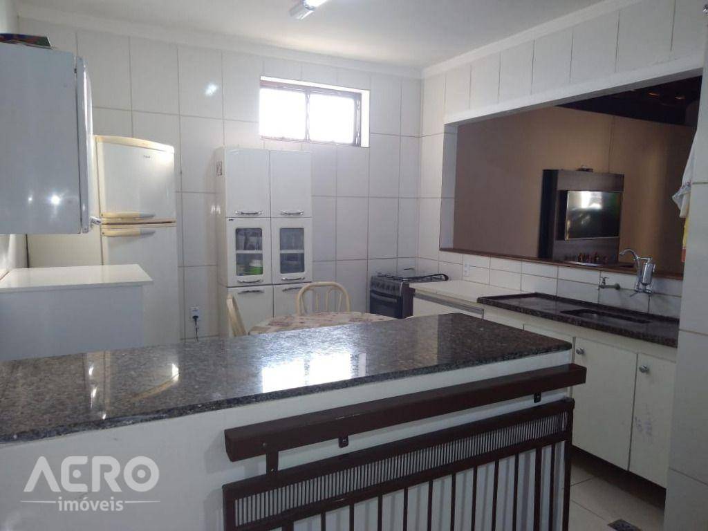 Casa à venda com 3 quartos, 130m² - Foto 8