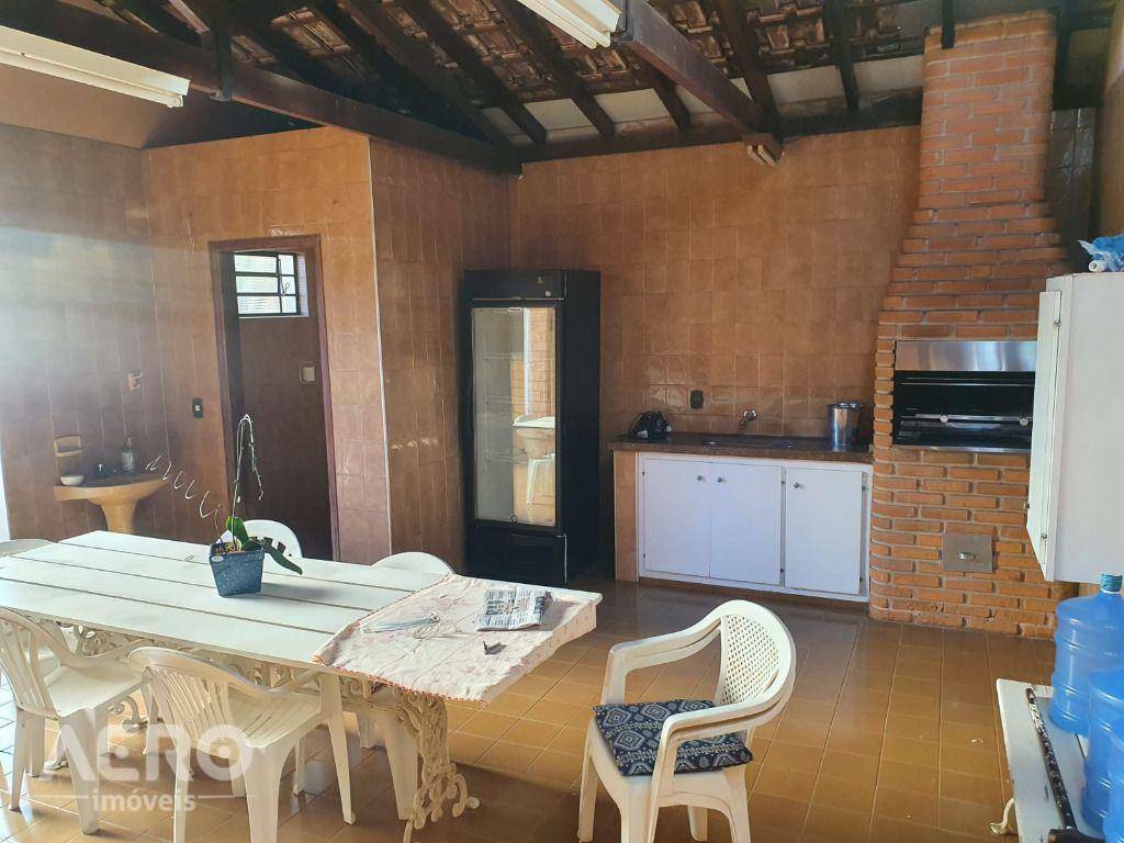 Casa à venda com 4 quartos, 342m² - Foto 10