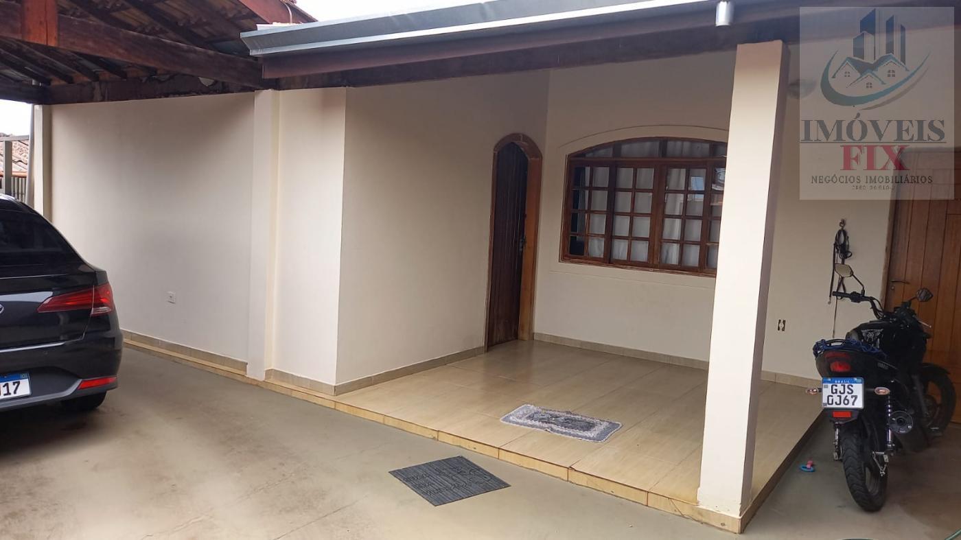 Casa à venda com 3 quartos, 196m² - Foto 1