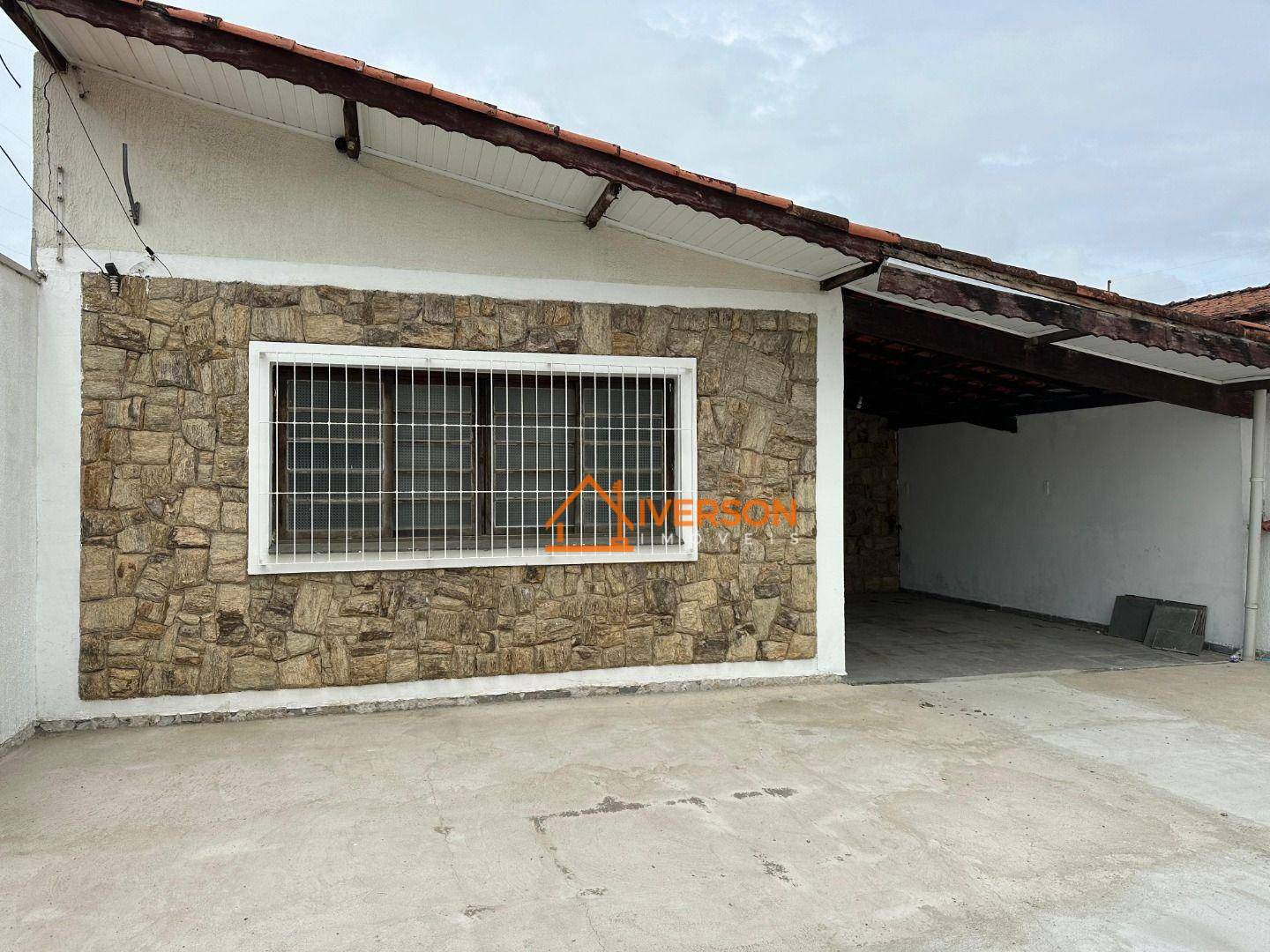 Casa à venda com 3 quartos, 126m² - Foto 1