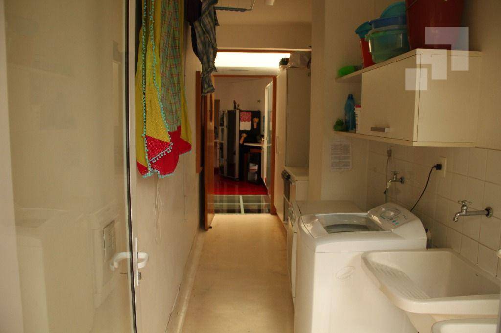 Sobrado à venda com 4 quartos, 540m² - Foto 3
