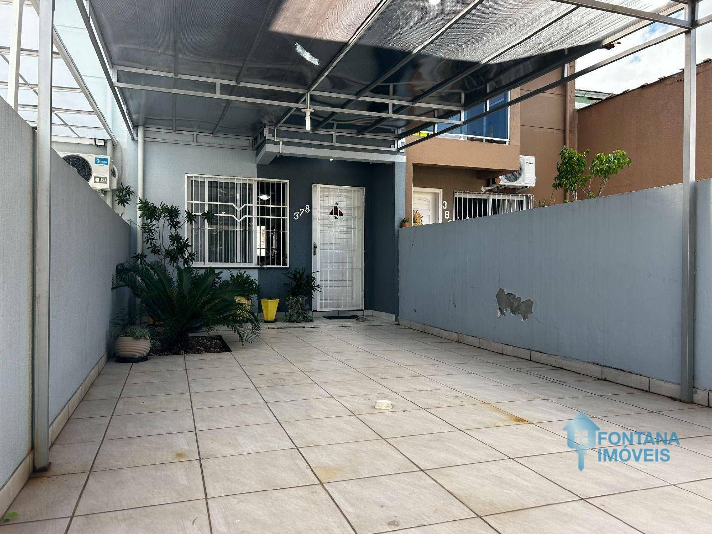 Casa à venda com 2 quartos, 72m² - Foto 1