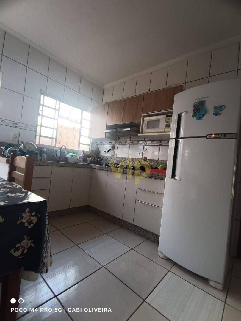 Casa à venda com 3 quartos, 100m² - Foto 3