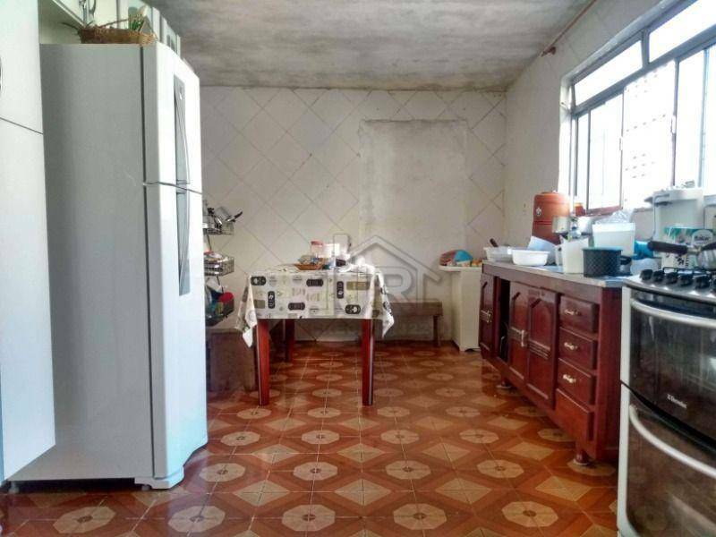 Casa à venda com 4 quartos, 330m² - Foto 17