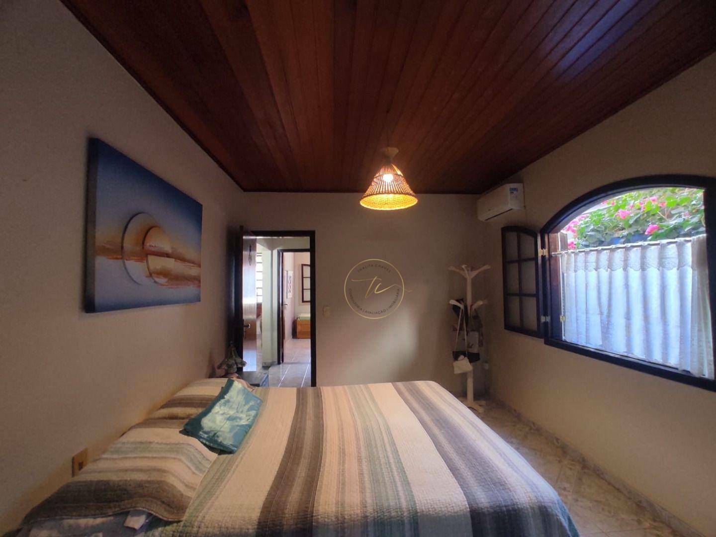 Casa à venda com 6 quartos, 200m² - Foto 16