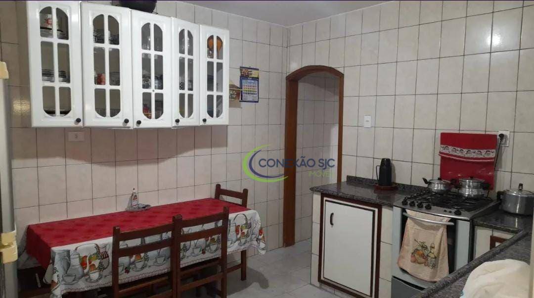 Casa à venda com 2 quartos, 70m² - Foto 2