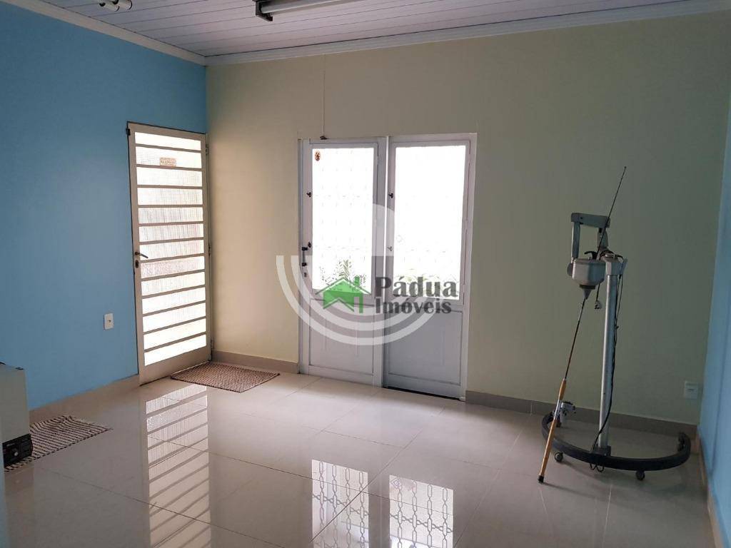 Casa à venda com 4 quartos, 250m² - Foto 2