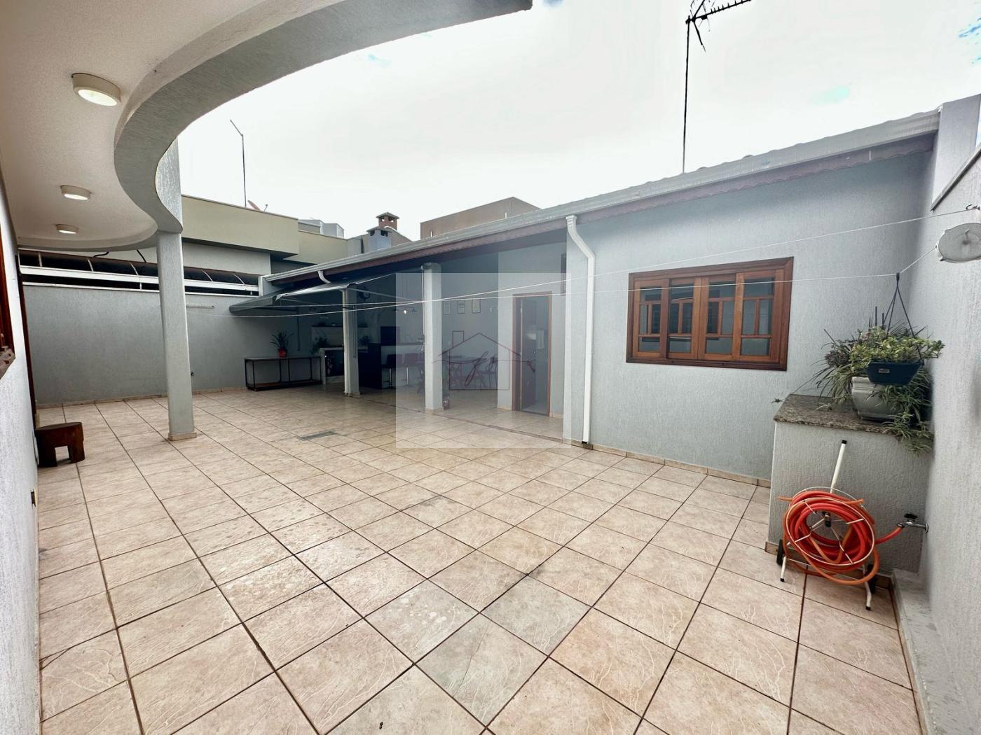 Casa à venda com 3 quartos, 300m² - Foto 31