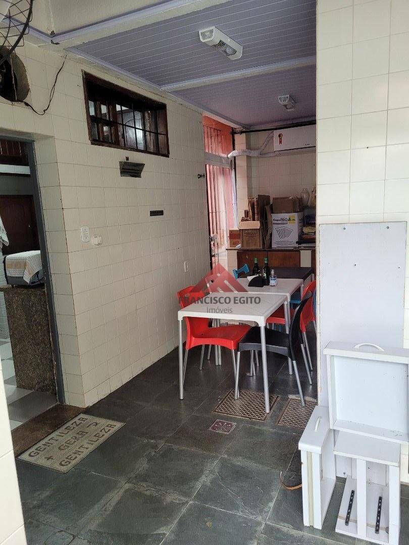 Casa à venda com 4 quartos, 150m² - Foto 17