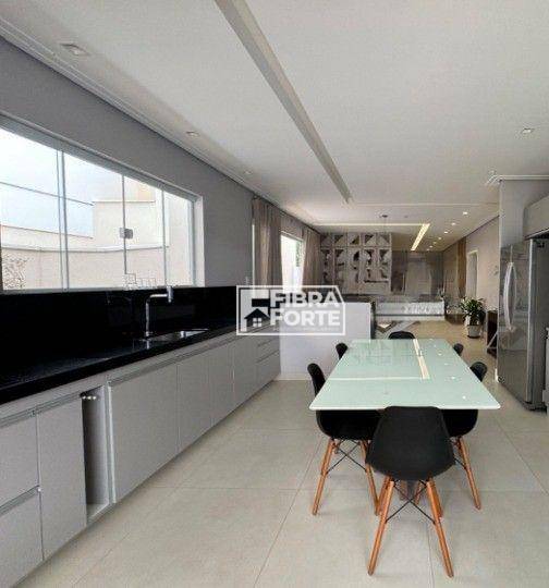 Casa de Condomínio para alugar com 3 quartos, 212m² - Foto 4