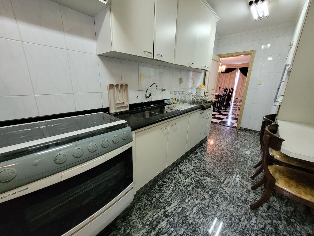 Apartamento à venda com 3 quartos, 260m² - Foto 19