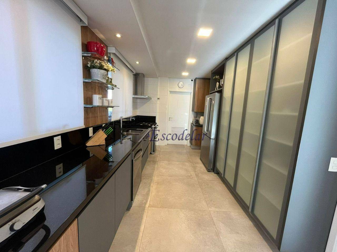 Apartamento à venda com 4 quartos, 220m² - Foto 8