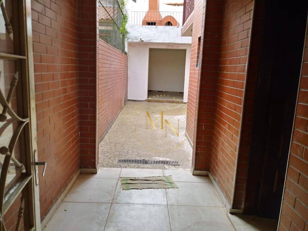 Casa de Condomínio para alugar com 3 quartos, 180m² - Foto 13