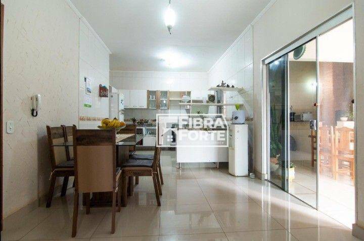 Casa à venda com 3 quartos, 221m² - Foto 12