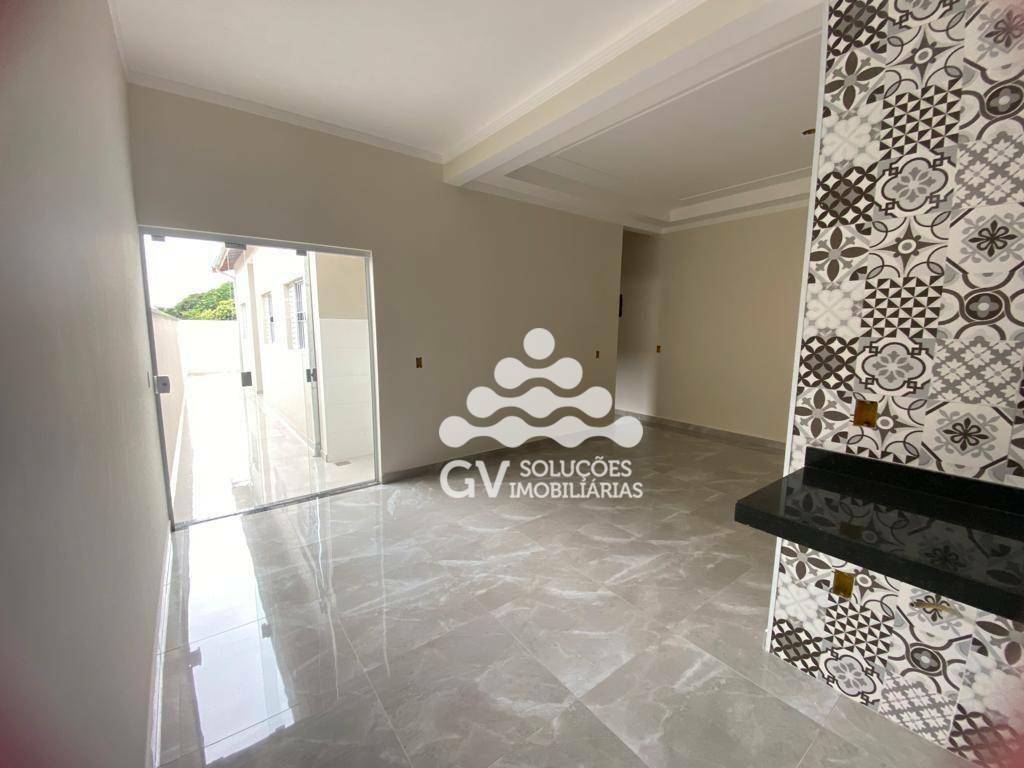 Casa à venda com 3 quartos, 78m² - Foto 1