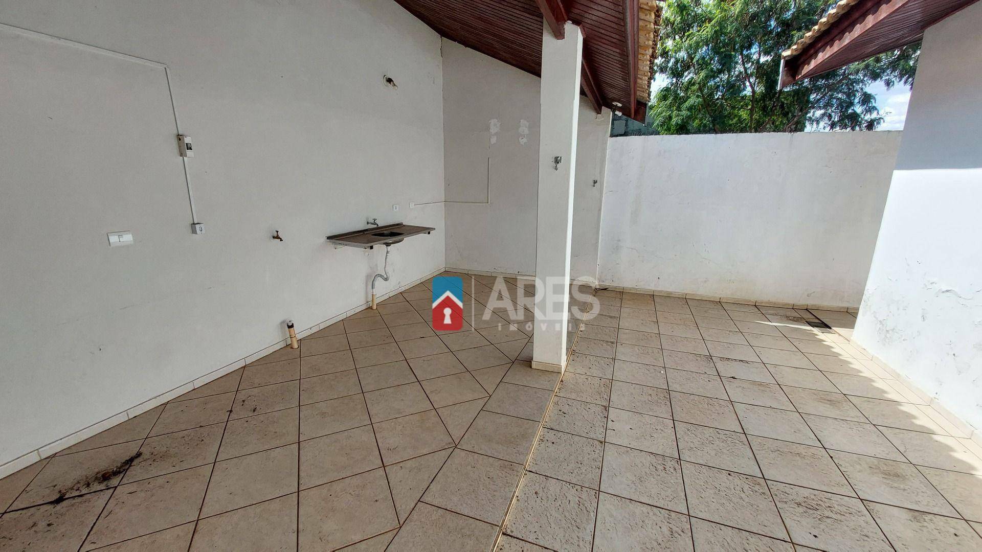 Casa para alugar com 3 quartos, 210m² - Foto 8