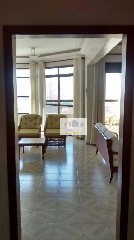 Apartamento à venda com 3 quartos, 228m² - Foto 12