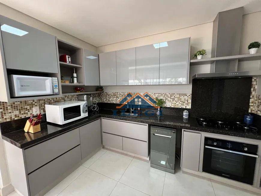 Casa de Condomínio à venda com 3 quartos, 300m² - Foto 9