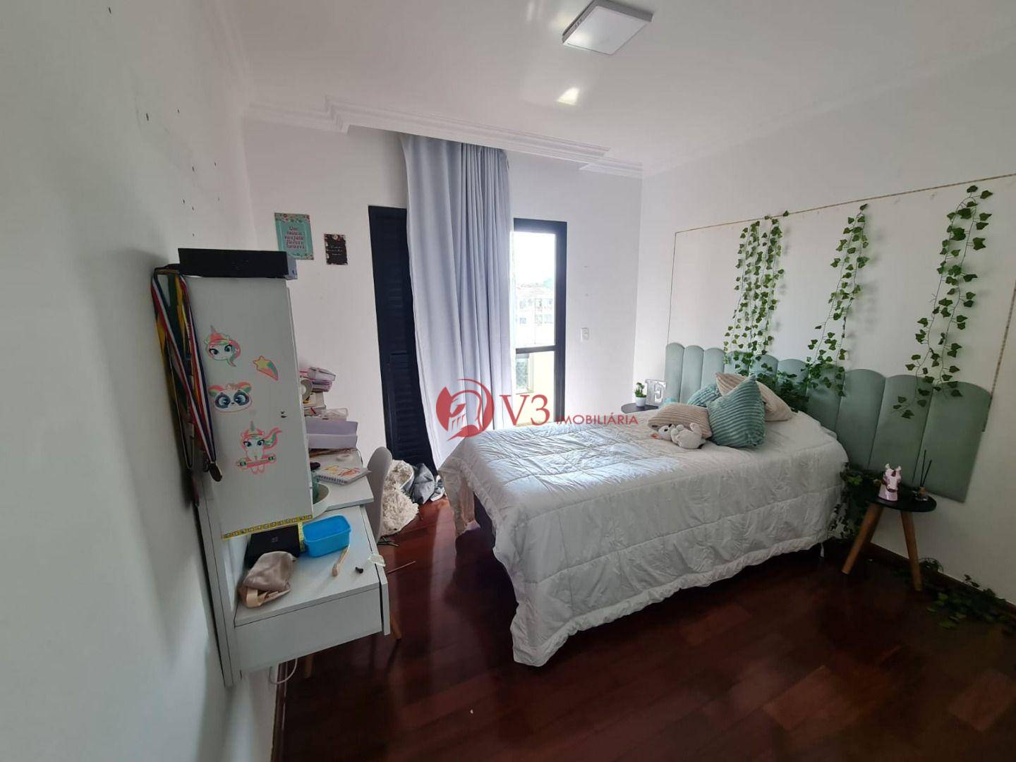 Apartamento à venda com 4 quartos, 220m² - Foto 8