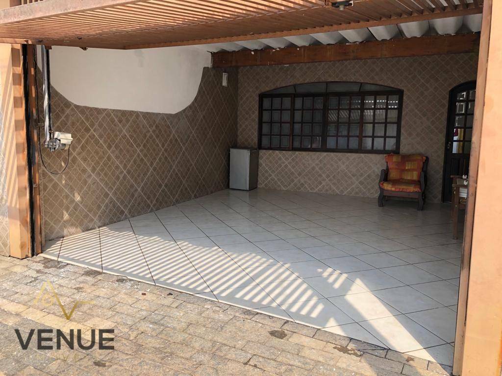 Casa à venda com 2 quartos, 150m² - Foto 2