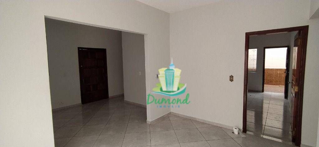 Casa de Condomínio para alugar com 5 quartos, 210m² - Foto 15