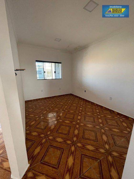 Casa à venda com 4 quartos, 250m² - Foto 3