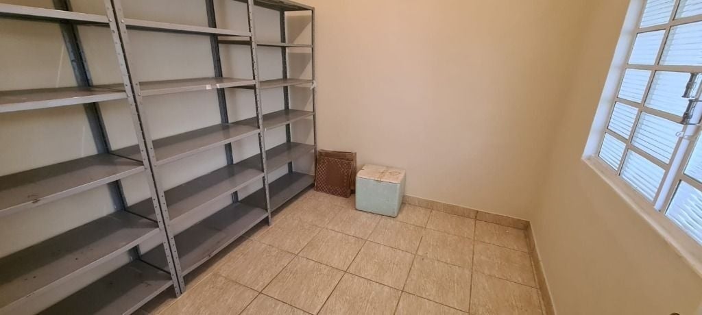 Casa para alugar com 3 quartos, 240m² - Foto 1