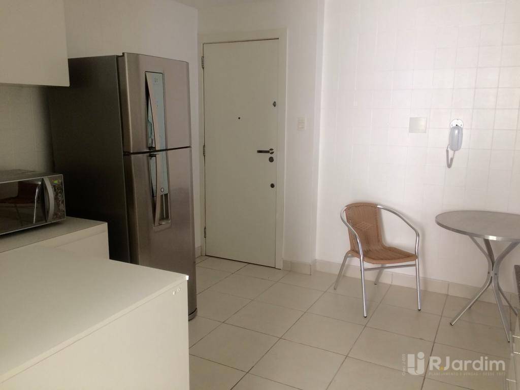 Apartamento para alugar com 3 quartos, 150m² - Foto 15