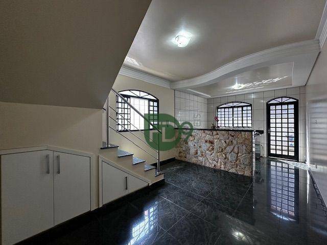 Casa à venda com 3 quartos, 226m² - Foto 12