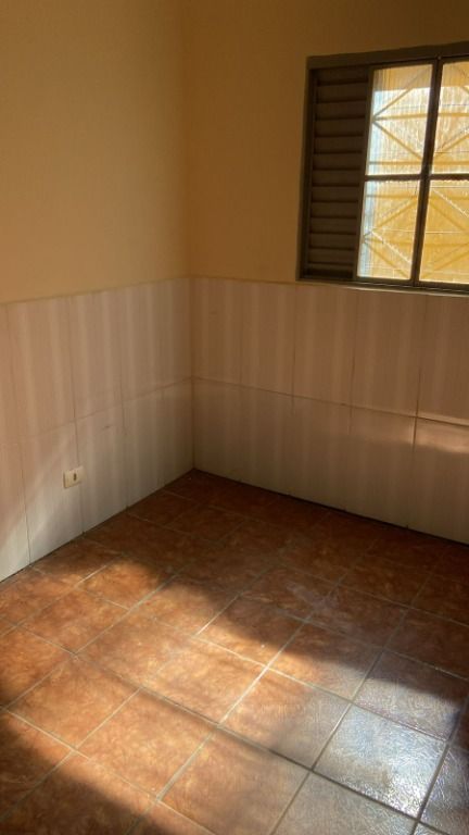 Casa para alugar com 2 quartos, 65m² - Foto 1