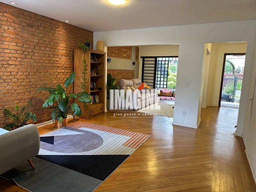 Casa à venda com 4 quartos, 311m² - Foto 1