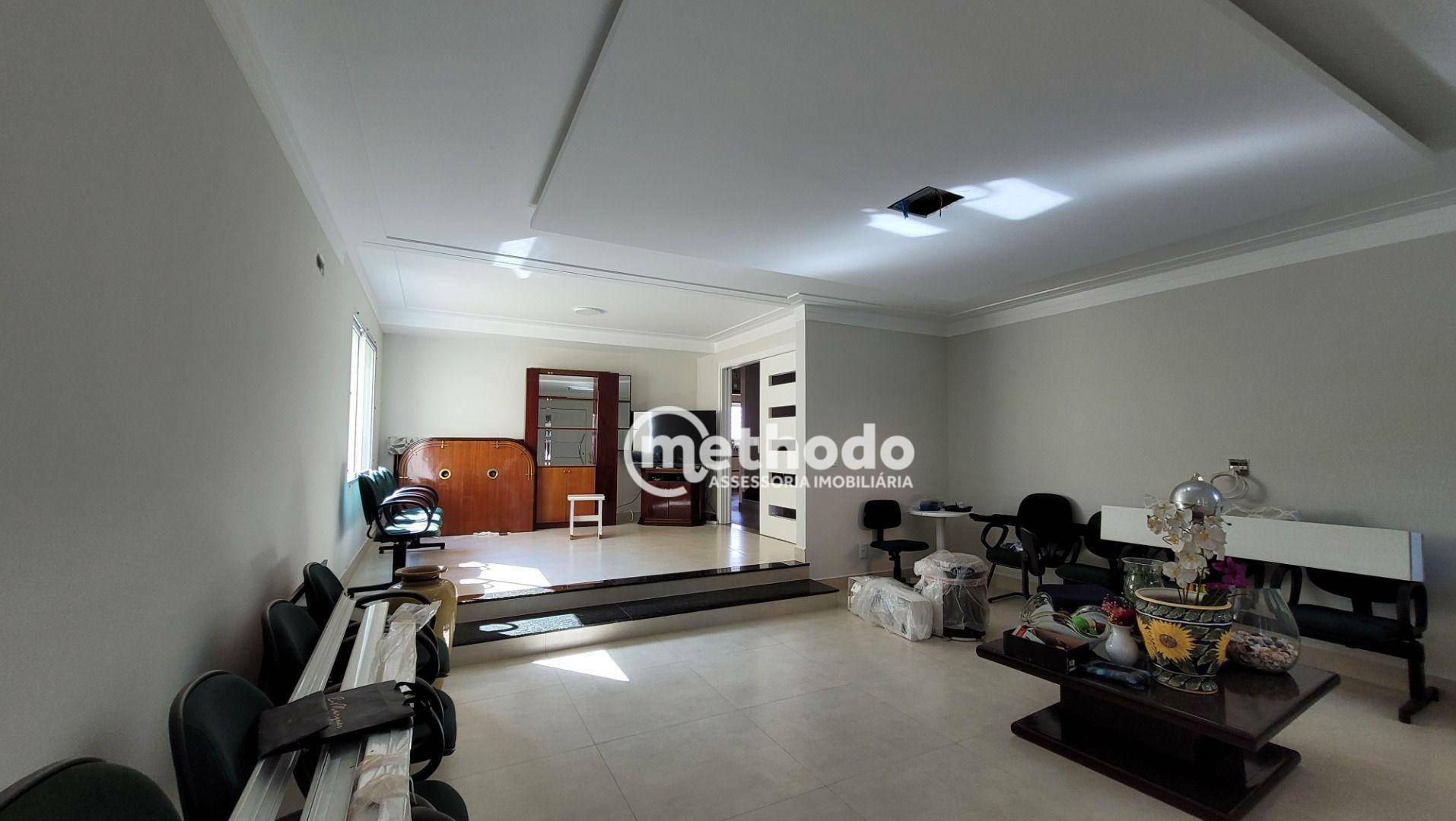 Casa à venda com 4 quartos, 500m² - Foto 2