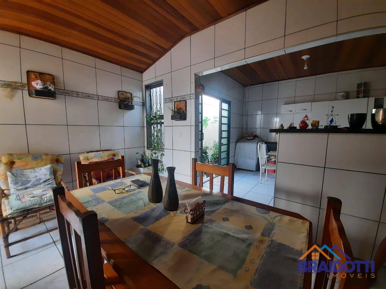 Casa à venda com 2 quartos, 90m² - Foto 4