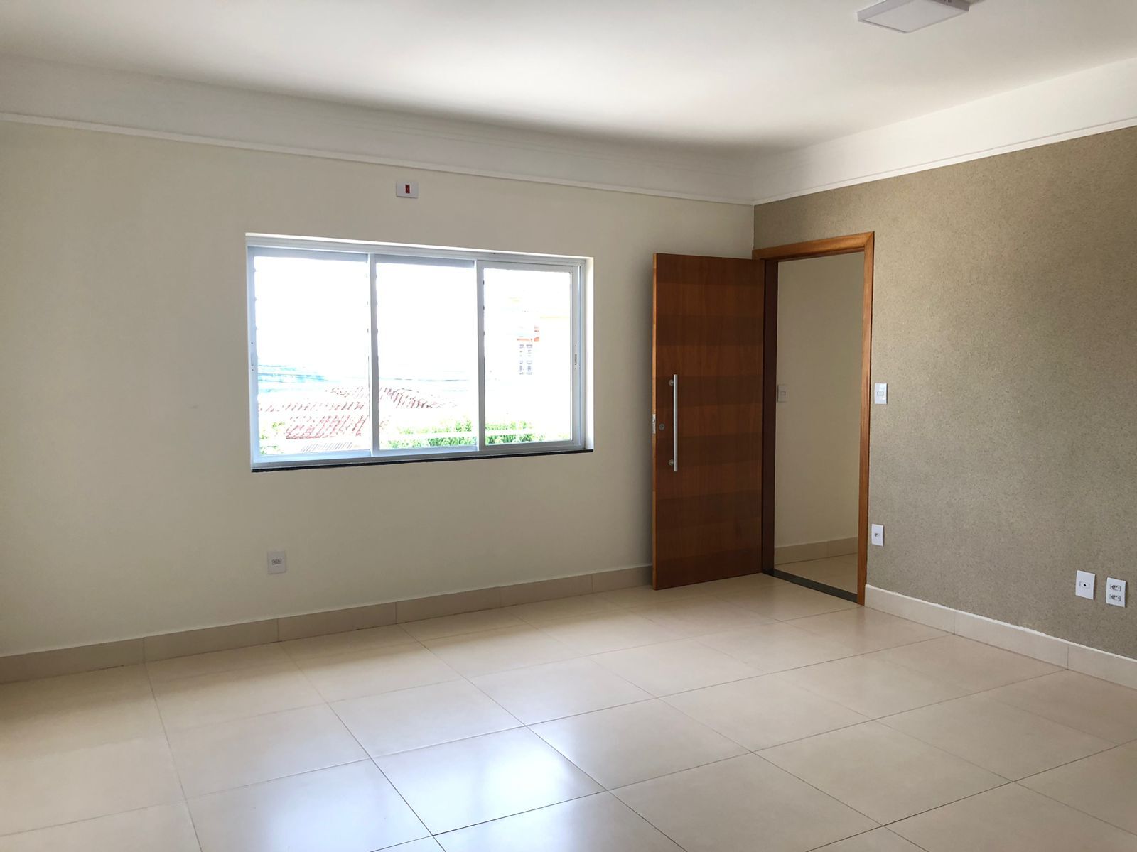 Casa à venda com 3 quartos, 218m² - Foto 2