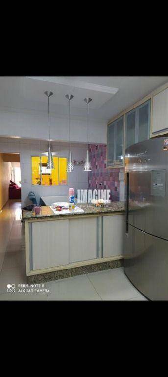 Sobrado à venda com 3 quartos, 240m² - Foto 2