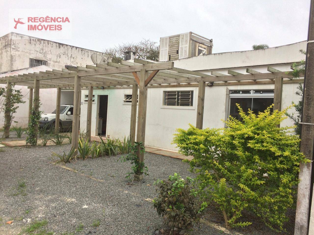 Casa à venda com 2 quartos, 119m² - Foto 1