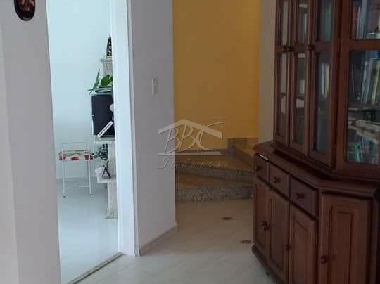 Casa à venda com 3 quartos, 240m² - Foto 2