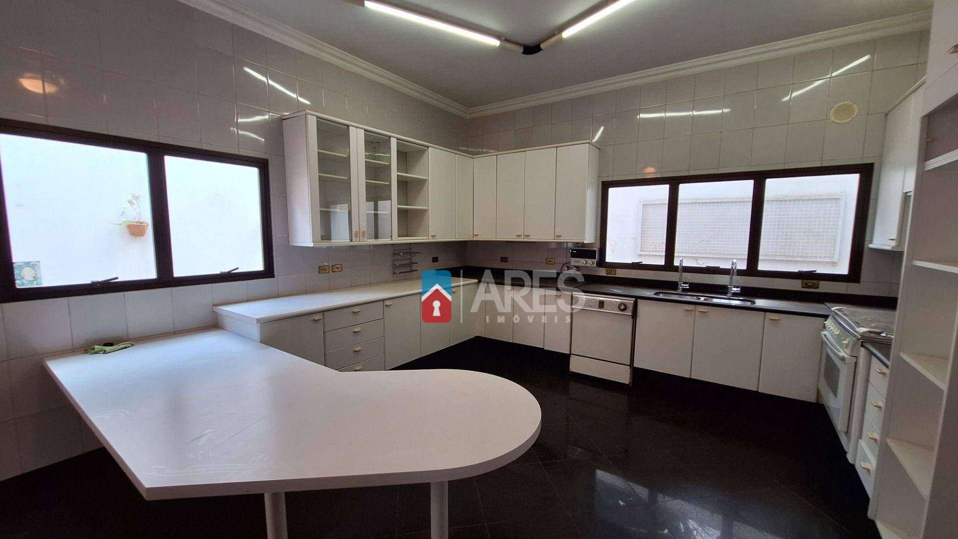 Casa para alugar com 4 quartos, 472m² - Foto 11