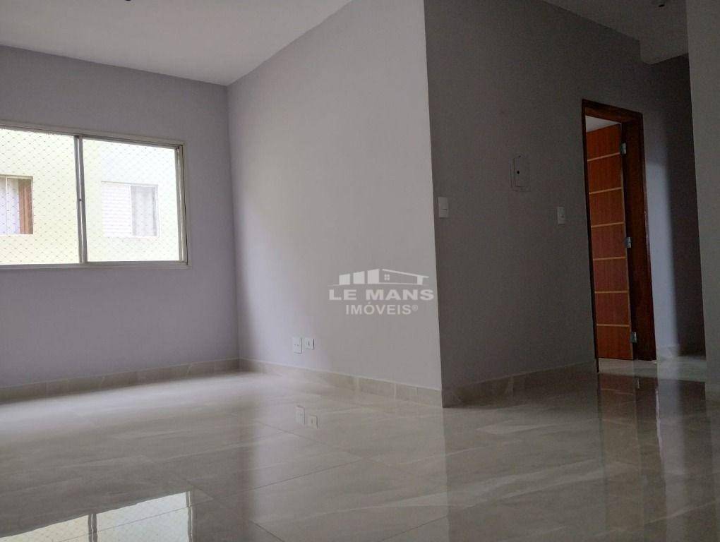 Apartamento à venda com 3 quartos, 70m² - Foto 1