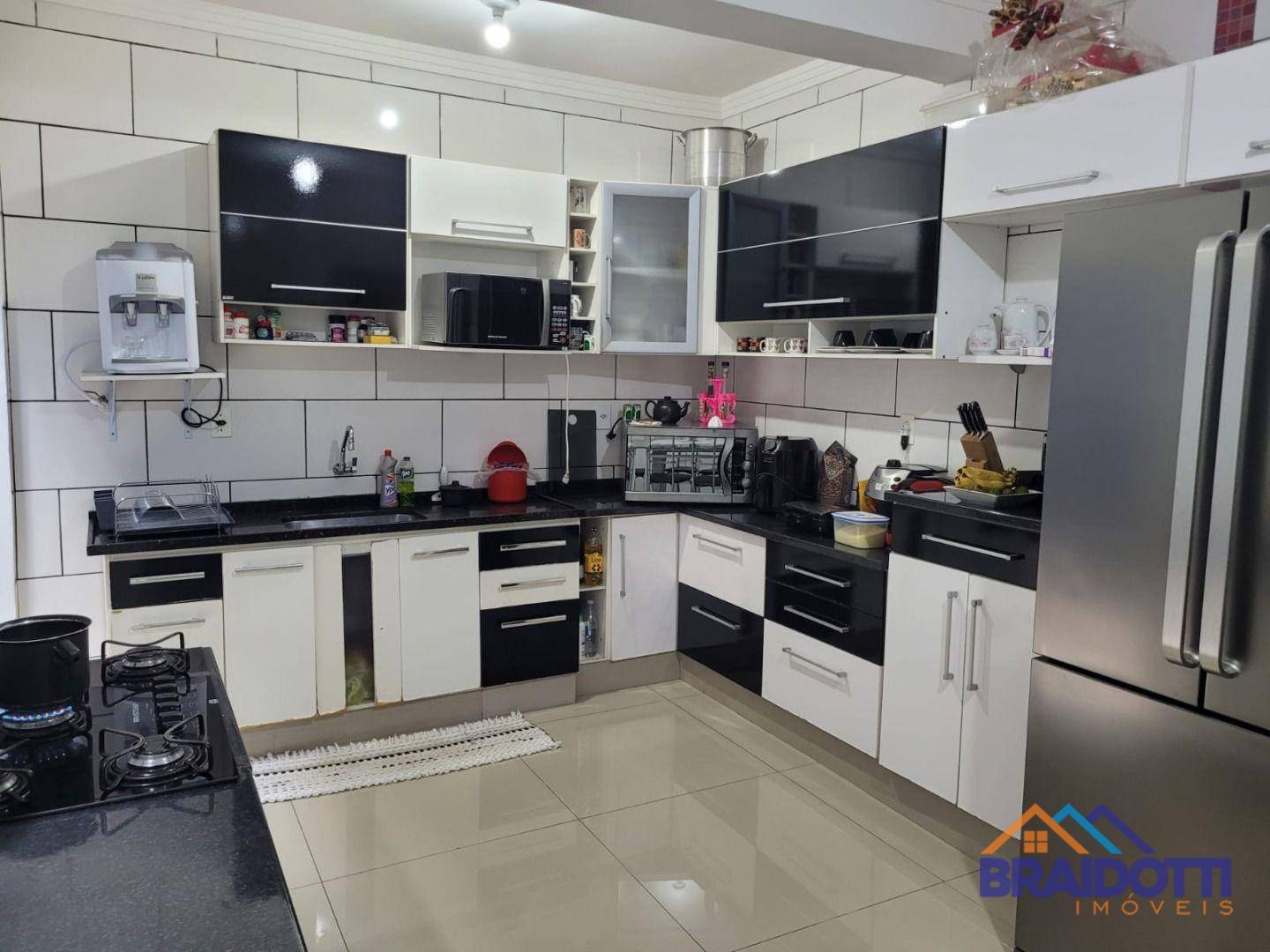 Casa à venda e aluguel com 3 quartos, 220m² - Foto 6