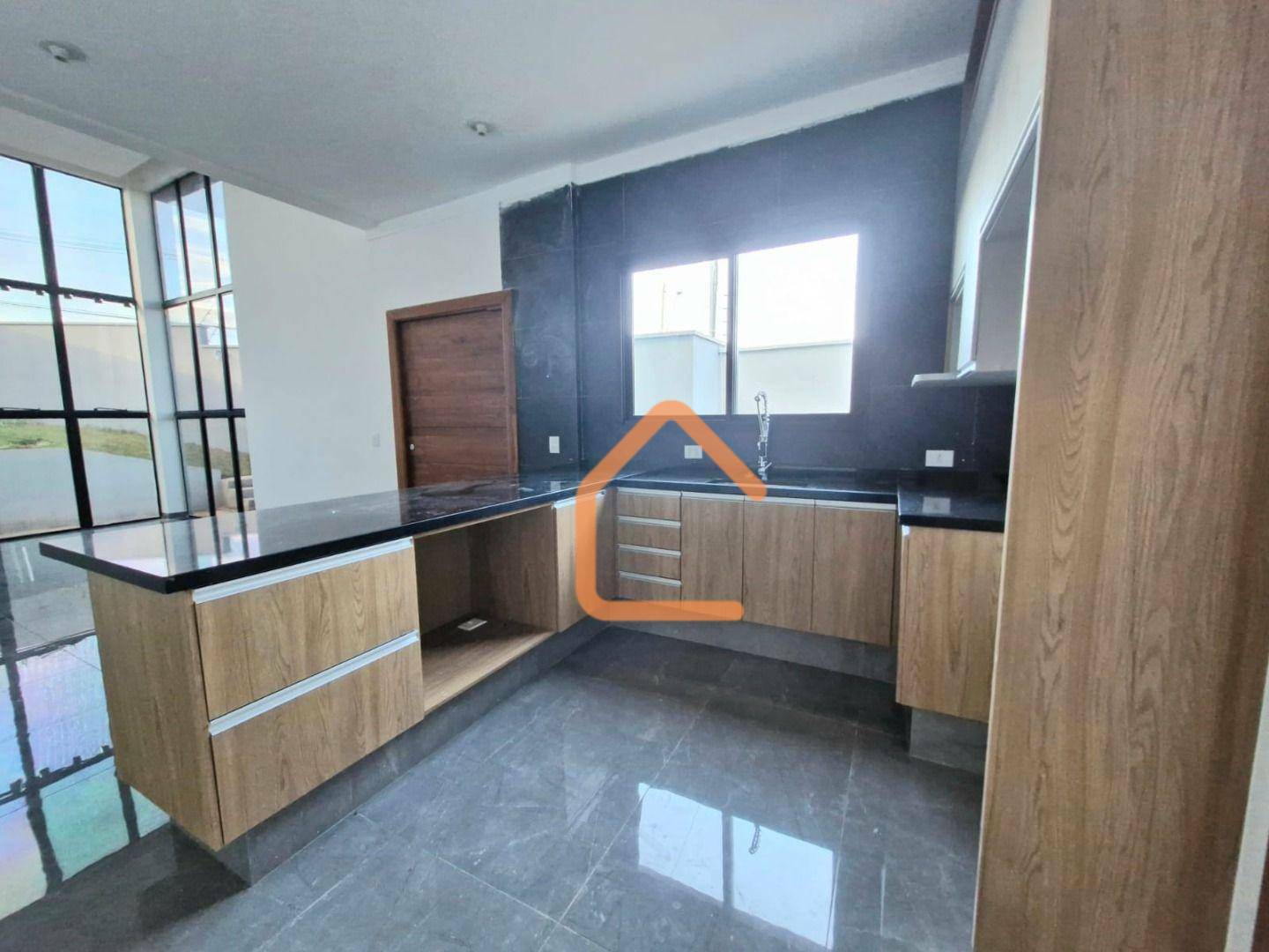 Casa à venda com 3 quartos, 178m² - Foto 2