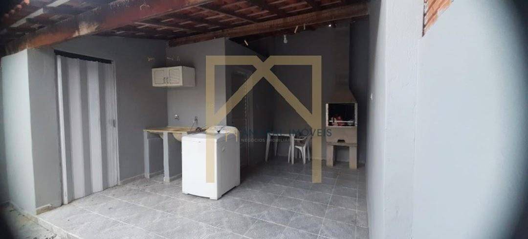 Casa à venda com 2 quartos, 90m² - Foto 1