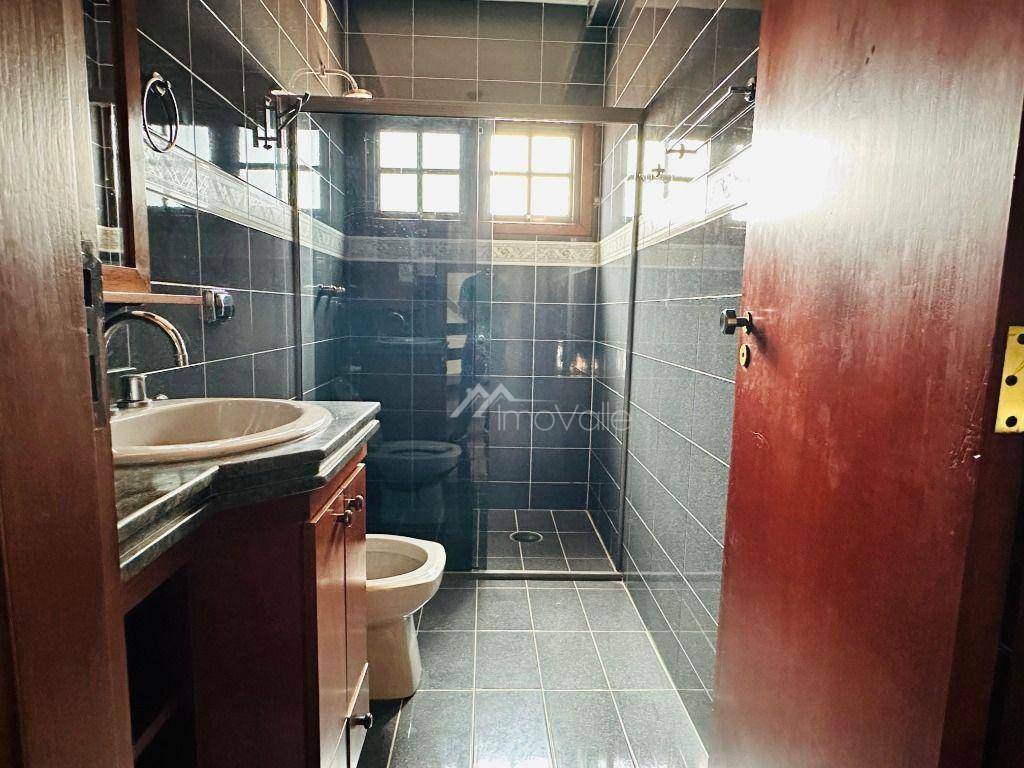 Casa de Condomínio para alugar com 4 quartos, 400m² - Foto 31