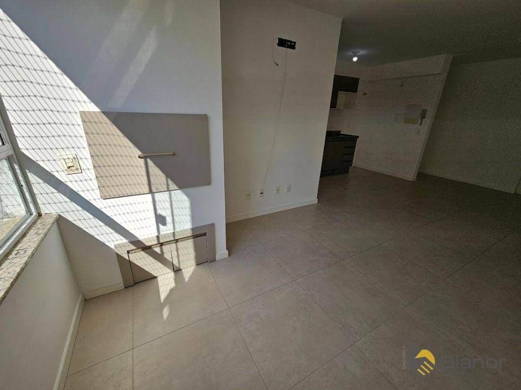 Apartamento para alugar com 3 quartos, 75m² - Foto 6