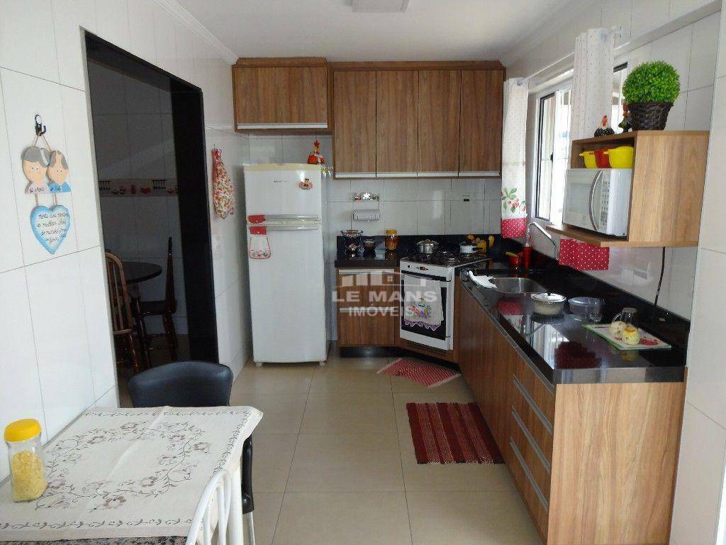 Casa à venda com 4 quartos, 190m² - Foto 1