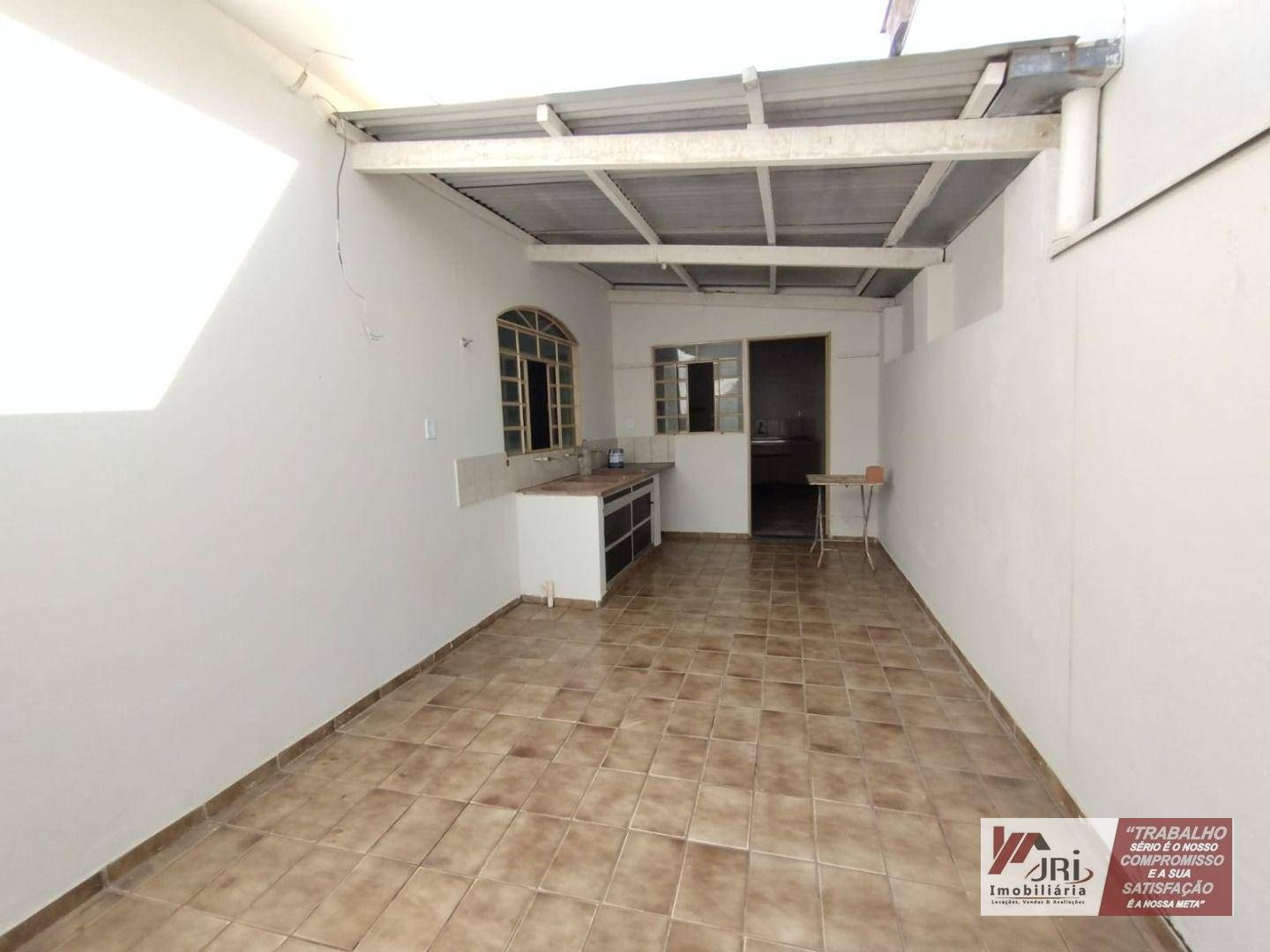 Casa à venda e aluguel com 3 quartos, 100m² - Foto 4